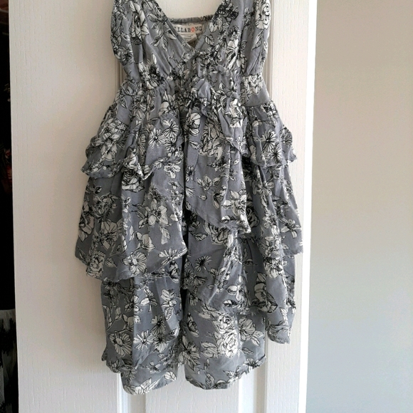 Billabong layered ruffle Top - Picture 2 of 3